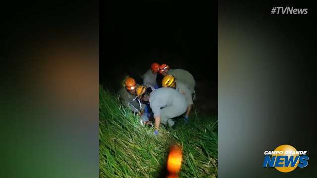 Chefe de cozinha é resgatado pelos bombeiros na cachoeira do Ceuzinho