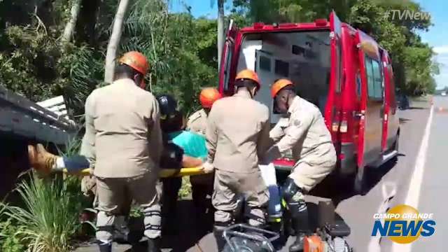 Vídeo mostra resgate de idoso que morreu após dormir ao volante na BR-262