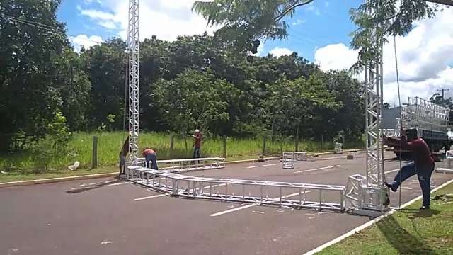 Equipes desmontam estrutura de Carnaval na Interlagos, para alívio de moradores