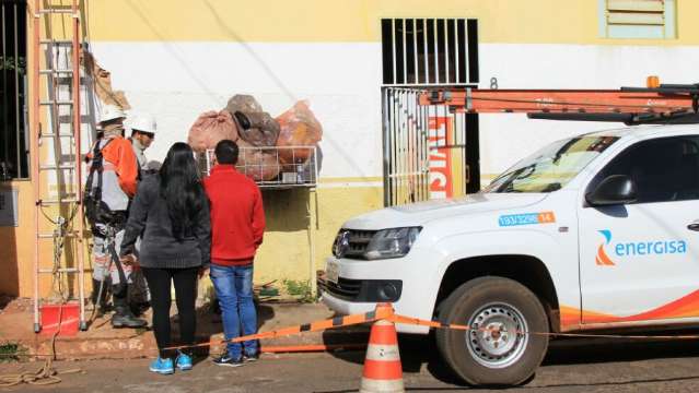 Ação vai a 40 locais e flagra “gato” em conveniência e residências