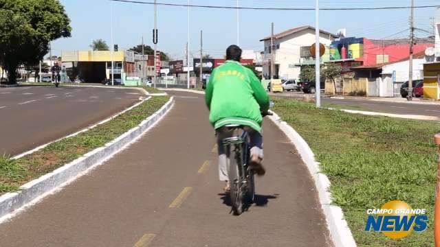 Com tanto buraco em Campo Grande, nem ciclistas escapam de tombos e prejuízo