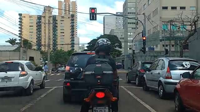 Abre um sinal e fecha o outro; sem onda verde, rua mais lenta é a 15 de Novembro