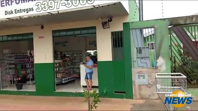 Em bairro que vive onda de assaltos, farmácia já foi roubada mais de 30 vezes