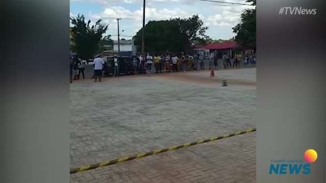 Fila em frente a Caixa no Tijuca