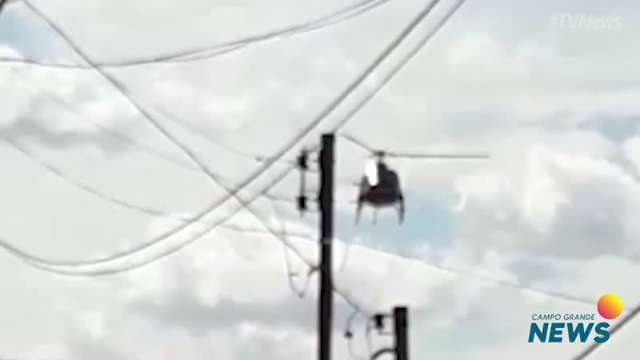 Helicóptero sobrevoa a Vila Nhanhã