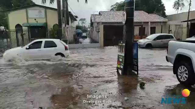 Além de granizo, chuva alagou Avenida no Taveirópolis