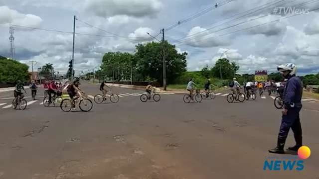 Carro e som e buzinaço “fazem barulho” pelas ruas da Capital em protesto