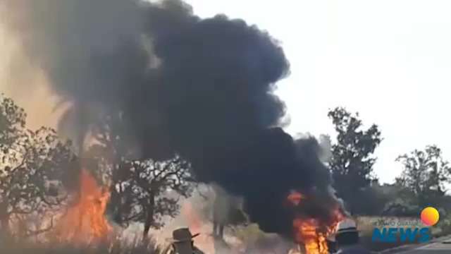 Vídeo mostra cabine de carreta pegando fogo