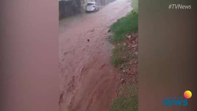 Moradores do Parati, Centenário e Ramez Tebet gravam chuva forte