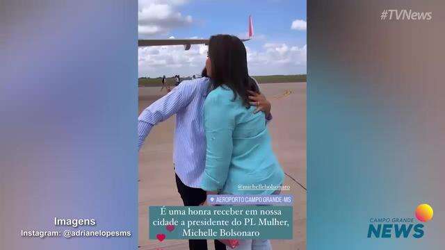 Michelle Bolsonaro é recebida por prefeita ao desembarcar em Campo Grande
