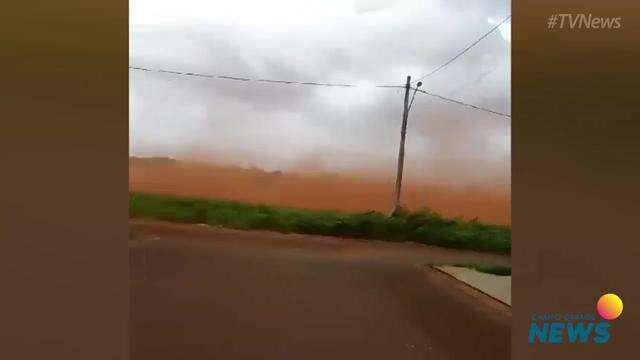 Vento forte levanta poeira em Maracaju