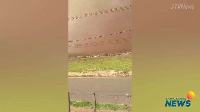 Vídeo mostra chegada de temporal em Naviraí