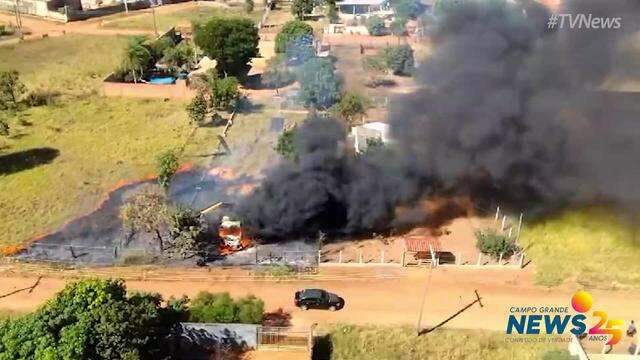 Drone mostra combate de incêndio no Portal do Sol