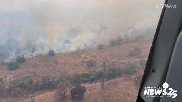 Incêndio em área rural de Coxim visto de cima