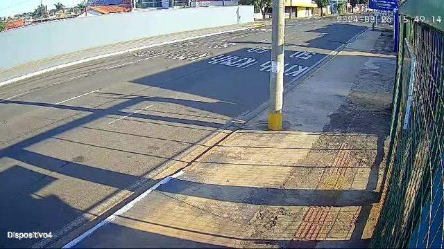 Motociclista perde o controle, bate em poste e morre na Avenida Bandeirantes