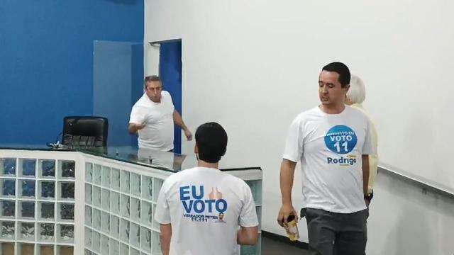 Candidatos discutem durante debate em Cassilândia