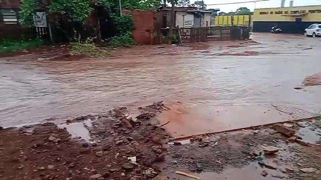 Alagamento em rua no Jardim Noroeste, próximo ao Instituto Penal