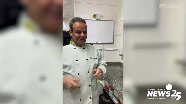 Com 12 ingredientes, Eduardo ensina a temperar a ave perfeita