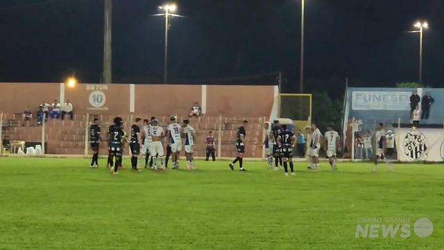 Jogadores discutem no Jacques da Luz