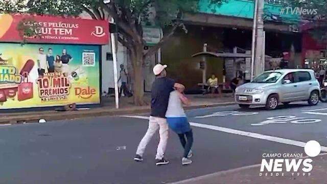 Enjauladas e roxas: ato alerta para as marcas da violência sexual na infância
