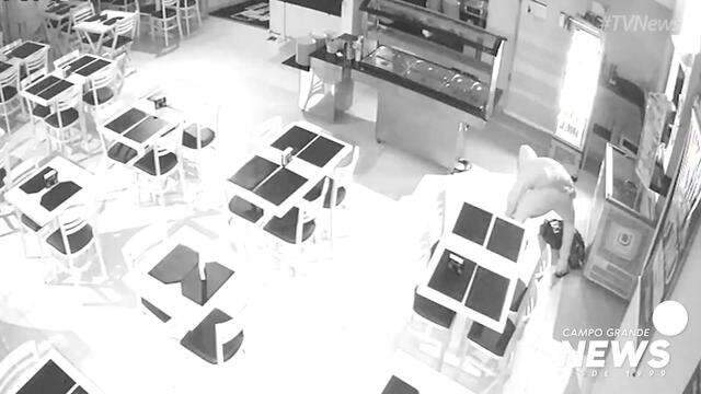 Câmeras flagraram ação de criminosos