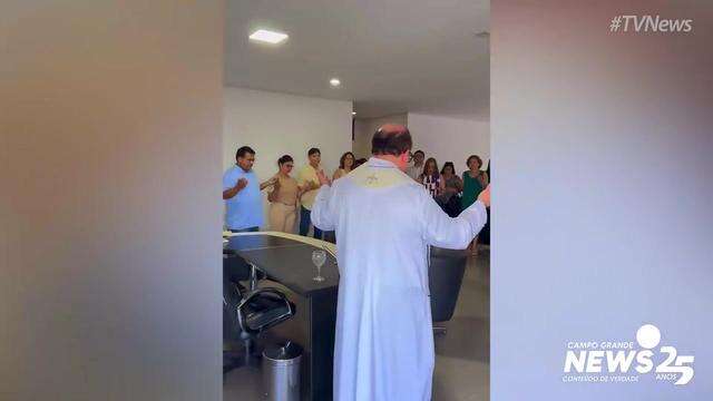 Prefeitura de Corumbá recebe benção de padre para inicio de nova gestão
