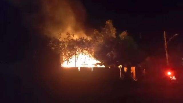 Incêndio em casa de madeira em Rio Brilhante