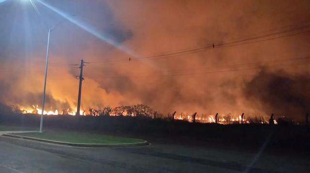 Incêndio de grandes proporções em área verde de Dourados