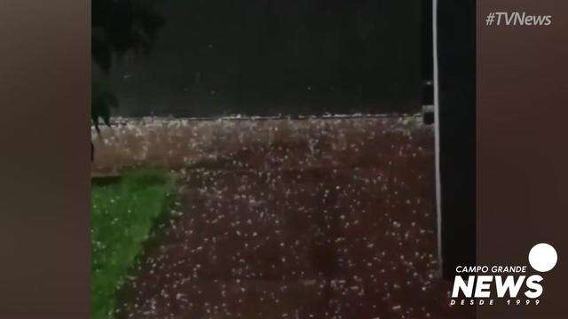 Granizo cai em Rio Brilhante
