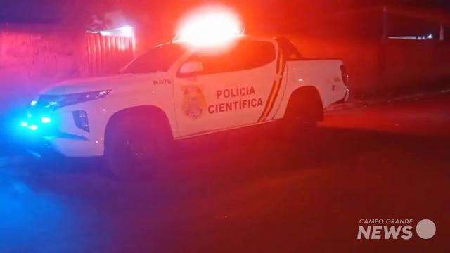 Disparos atingiram portão de residência