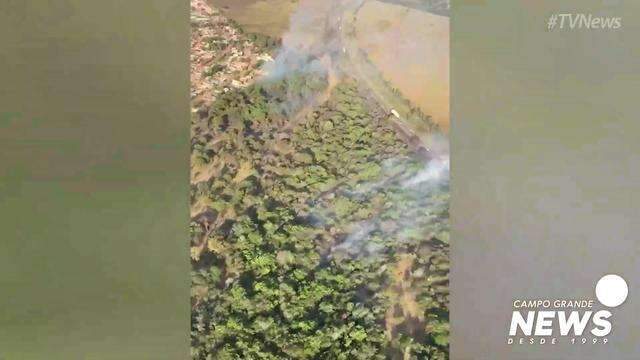 Ação do Corpo de Bombeiros com o uso de avião-pipa