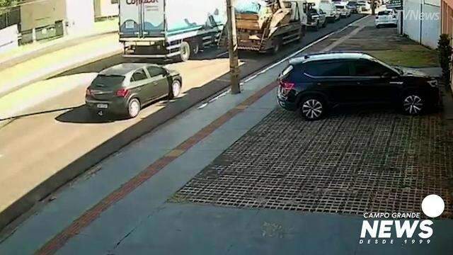 Segundo vídeo mostra que caminhão causou acidente com 9 carros
