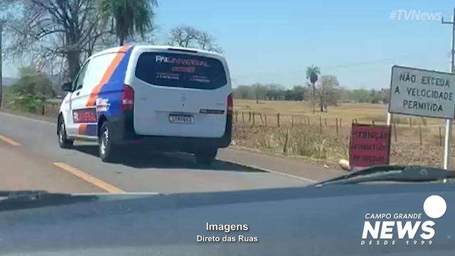 Corpos de brasileiros mortos em queda de avião são transferidos