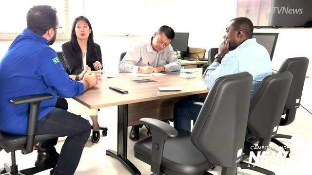 Explicação sobre coleta de material genético de arquiteto chinês