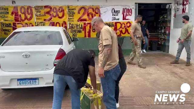 Polícia Civil recolhe garrafas de bebida em mercado