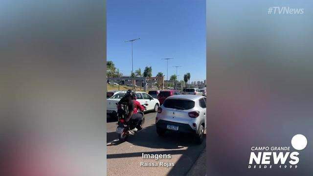 Sinal intermitente na Rua Antônio Maria Coelho