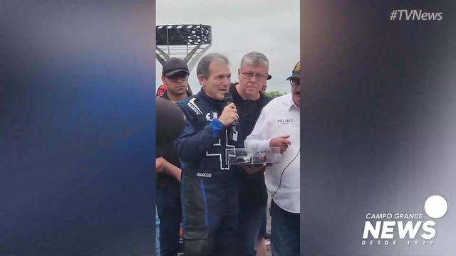 Médico é homenageado na Stock Car