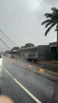 Cabos cairam com a força da chuva e Ceará tem falha nos semáforos