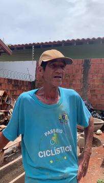 Batista sofre em não poder mais trabalhar e ensina como faz os vasos