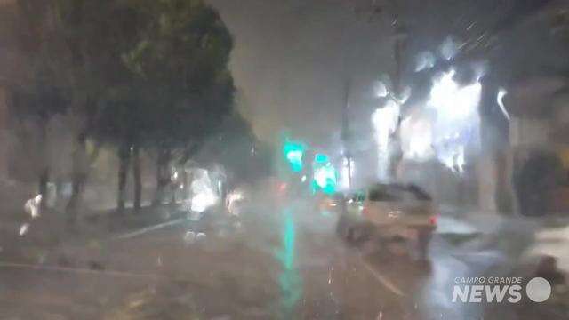 Chuva na Avenida Mato Grosso