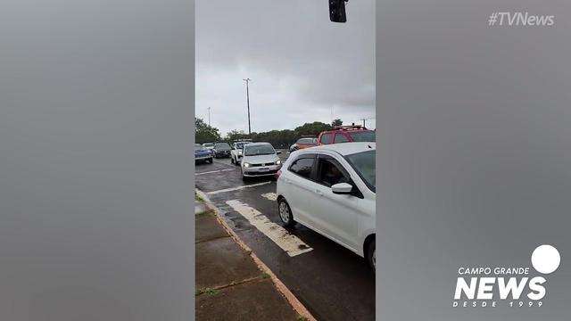 Trânsito lento na Av. Ministro João Arinos