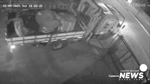 Funcionários usaram o próprio caminhão da empresa para o crime