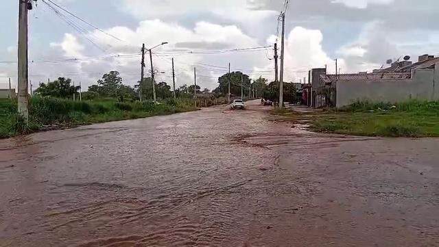 Moradores registram ruas alagadas no Los Angeles