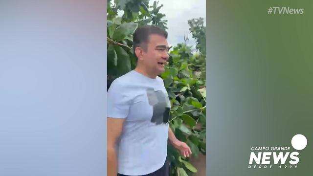 Prefeito mostra poste derrubado durante a ventania