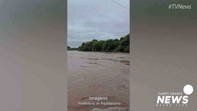 Rio Aquidauana sobe e prefeitura decreta situação de emergência