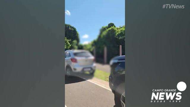 Carros estacionados de forma irregular no Parque dos Poderes 