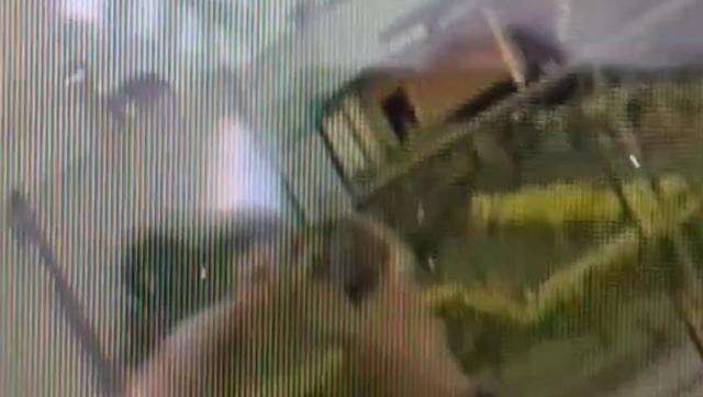 Detento pulando portão e fugindo no Noroeste