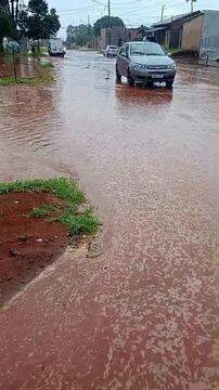 No Jardim Panorama, Rua Prudentópolis também ficou alagada