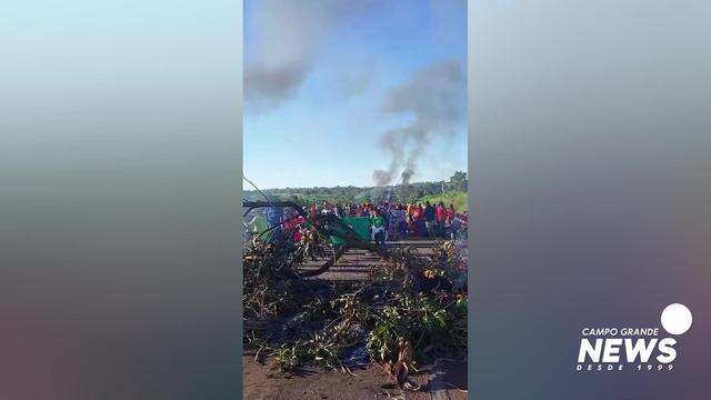 Manifestantes sem-terra bloqueiam BR-163