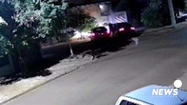 Motorista atinge muro e morre